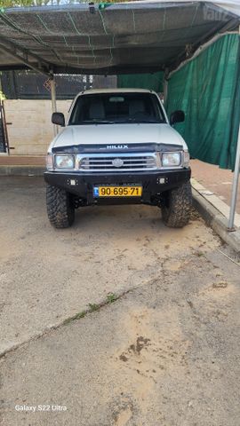 מודעת רכב טויוטה היילקס