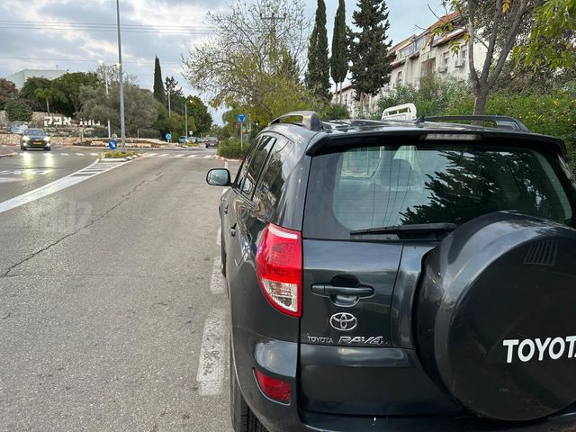 מודעת רכב טויוטה RAV4
