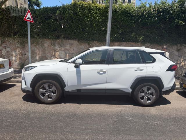 מודעת רכב טויוטה RAV4