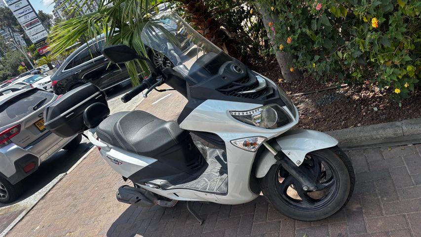 מודעת רכב סאן יאנג ג'וי רייד 200