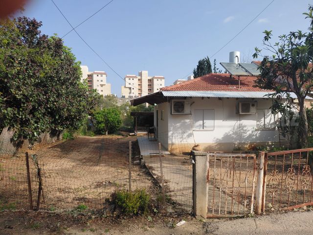 קרן היסוד 9
