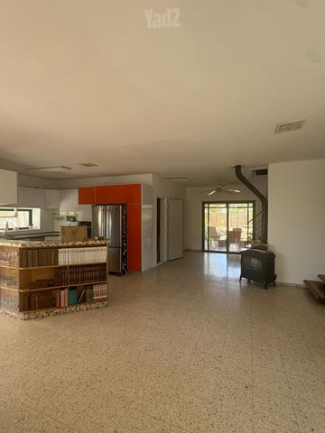ברקת 82