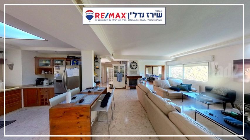 הסנונית 25