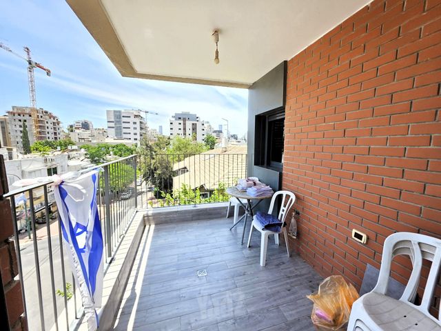 חורגין 