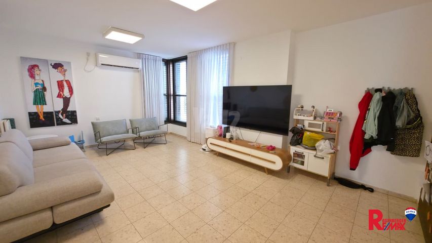 קרן היסוד 28