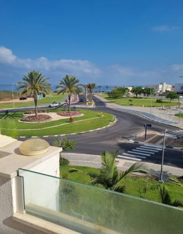 ענבר 16