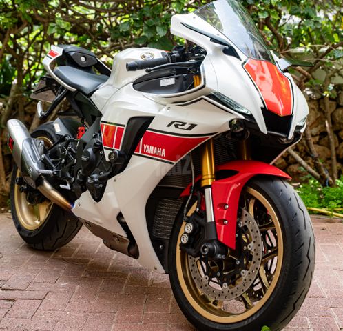 מודעת רכב ימאהה YZF-R1