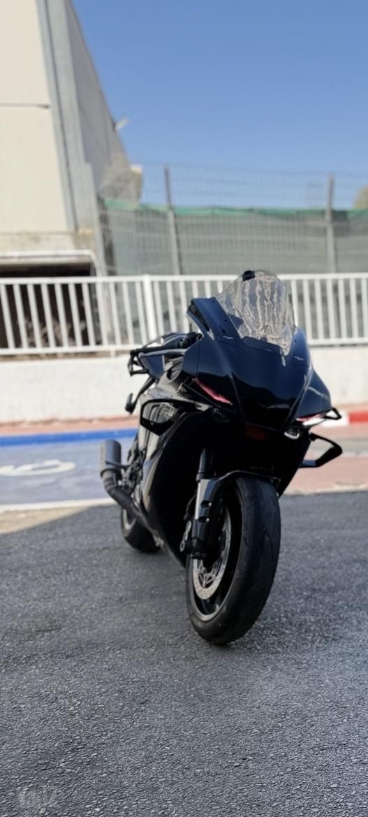 מודעת רכב ימאהה YZF-R1