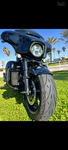 מודעת רכב הרלי דיווידסון סטריט גלייד CVO 110/114