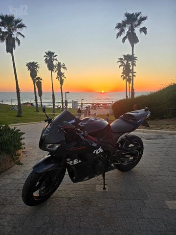 מודעת רכב הונדה CBR600RR