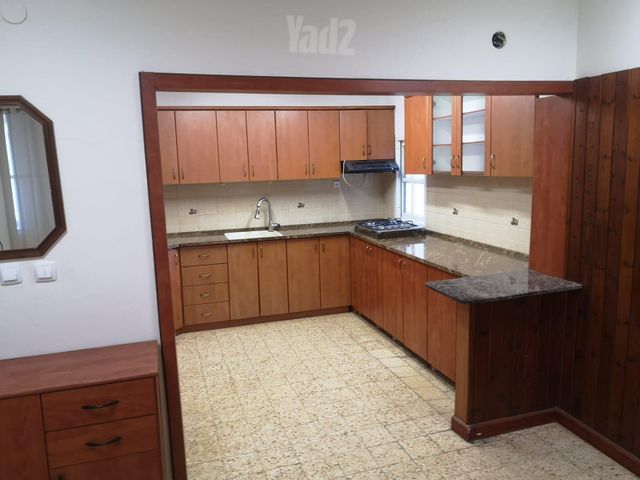 כורש 23