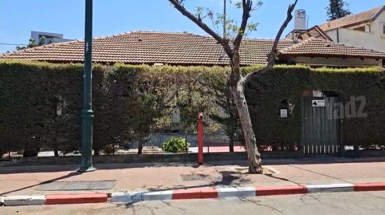 ארלוזורוב 42