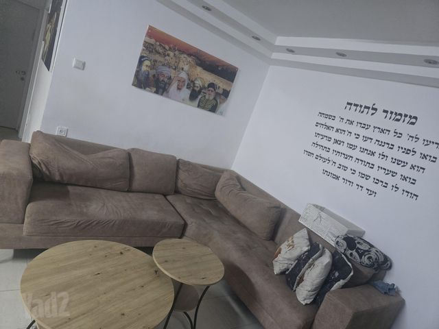 חוגלה 10