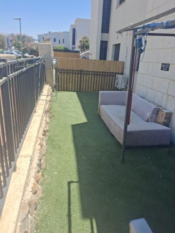 מרגלית 17