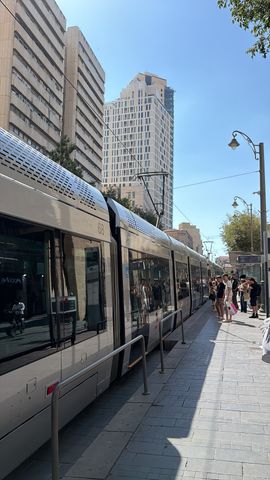 הנביאים 67