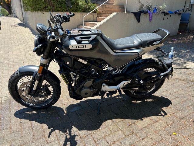 מודעת רכב הוסקוורנה SVARTPILEN 401