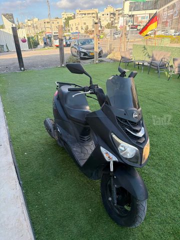 מודעת רכב סאן יאנג ג'וי רייד 200