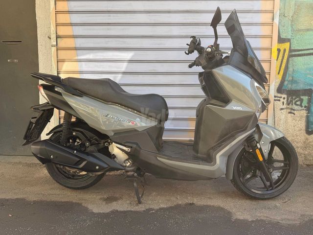 מודעת רכב סאן יאנג ג'וירייד 300 16