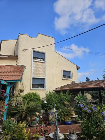 הגפן 1
