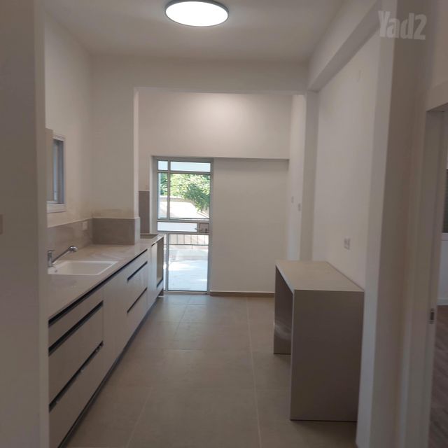 האילנות 15