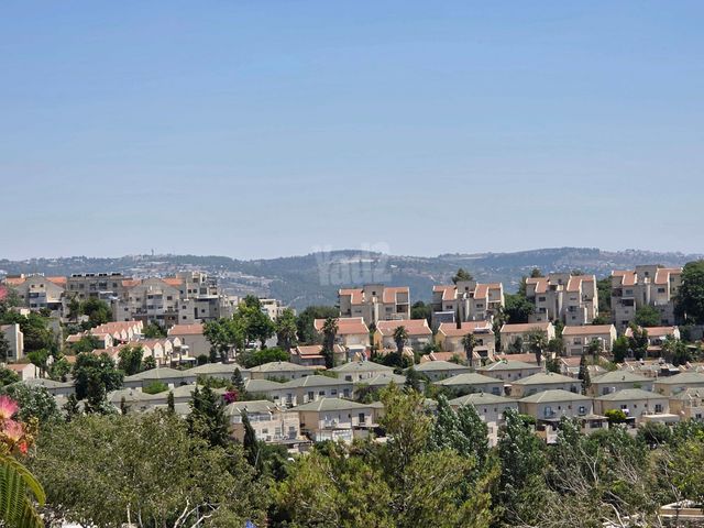 דו משפחתי למכירה בצור הדסה (תיווך) — 4