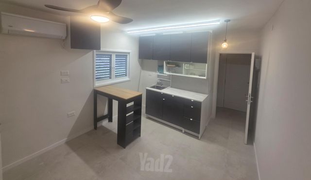דירה, שדרות גלוסקין 9, ב' / צפון מערב העיר, רחובות