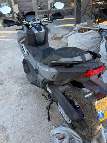 מודעת רכב סאן יאנג ADX400
