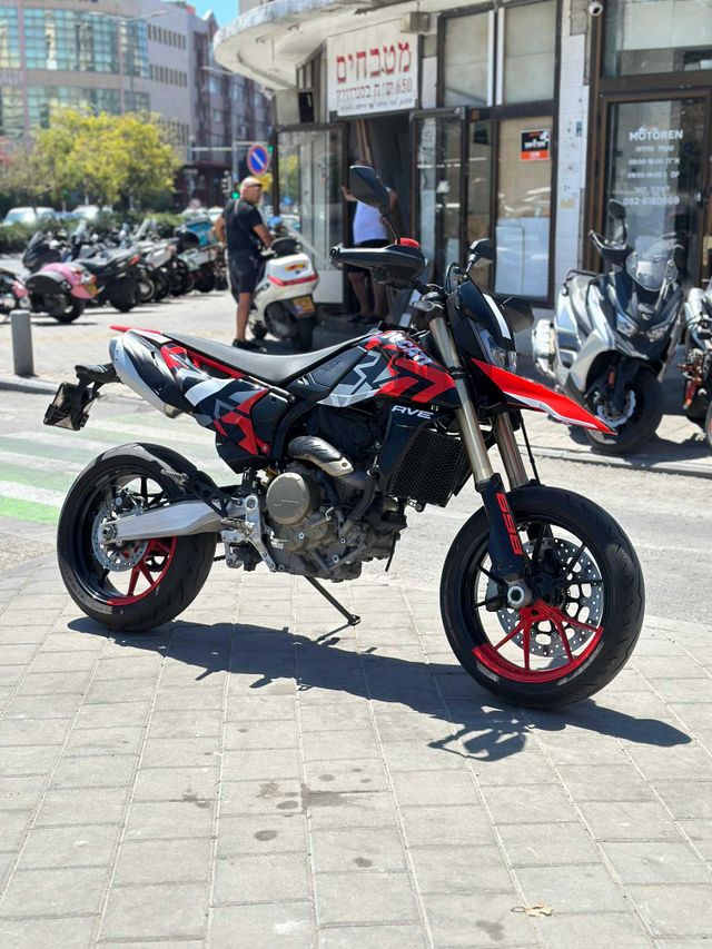 דוקאטי היפרמוטרד 698 מונו
