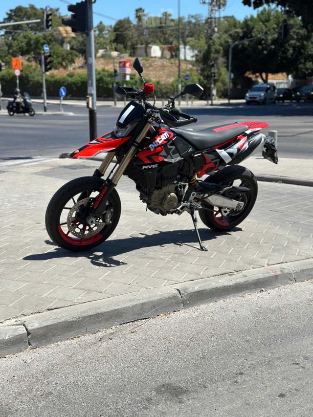דוקאטי היפרמוטרד 698 מונו