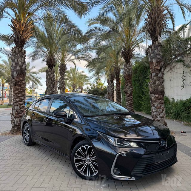 קורולה Limited היברידי אוט׳ סדאן 1.8 (98 כ״ס)