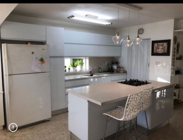 אברהם אלמליח 144