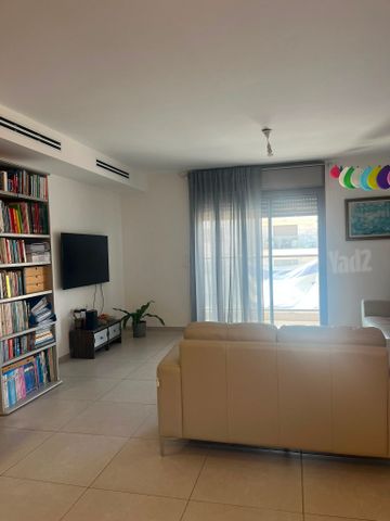 שרה אהרונסון 34