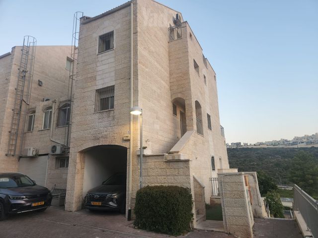 יבנה 7