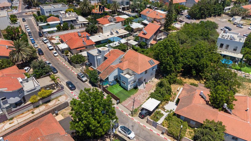 מגרשים, גבעת אוויה, יהוד מונוסון