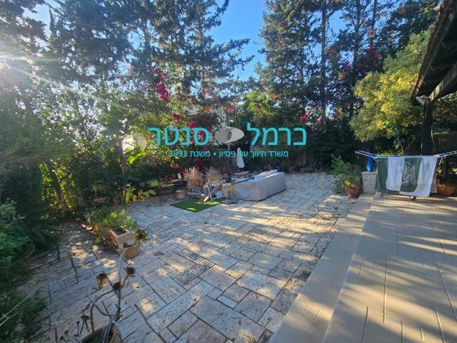הוד הכרמל, דניה