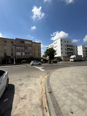 אפרים צור 33