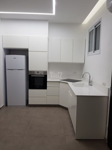 תמונה 2 של דירת 3 חדרים להשכרה בהרצליה