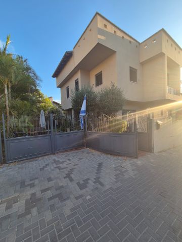 תמונה 3 של דירת 5 חדרים להשכרה בראשון לציון