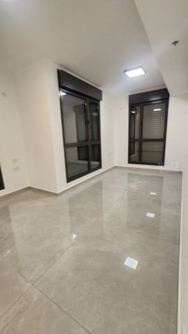 תמונה 5 של דירת 5 חדרים להשכרה בהרצליה