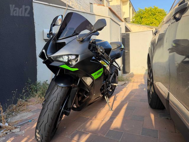 מודעת רכב קאוואסאקי ZX-6R