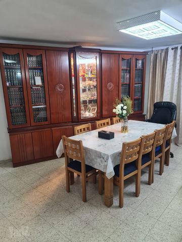יגאל אלון 24
