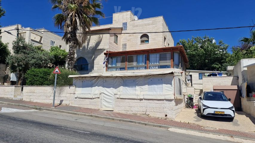 ארץ חמדה 26