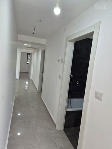 שדרות טרומפלדור 10