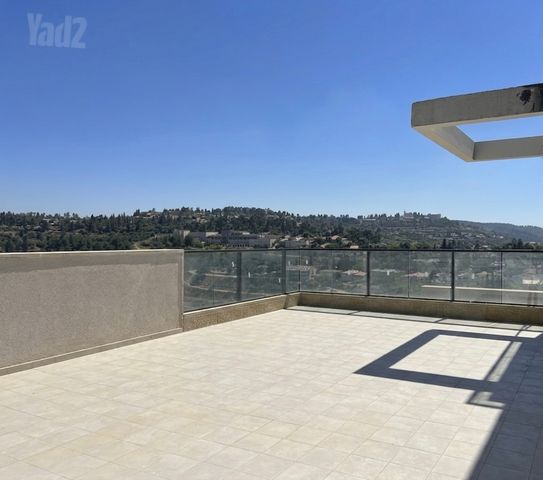 המצפה 3