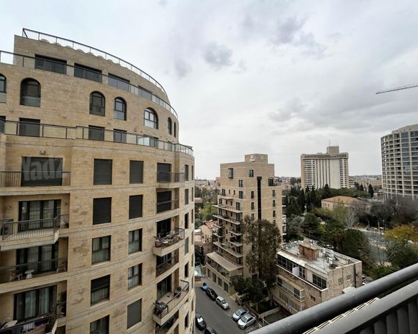 דירה למכירה בירושלים (תיווך) — 4
