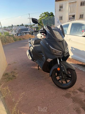 מודעת רכב סאן יאנג ג'וי-מקס Z-300