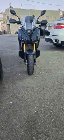 מודעת רכב סאן יאנג ADX400