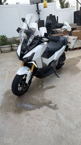 מודעת רכב סאן יאנג ADX400