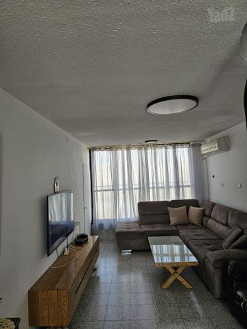 יקותיאל אדם 38