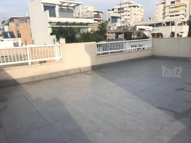 גג/ פנטהאוז להשכרה בתל אביב יפו — 2